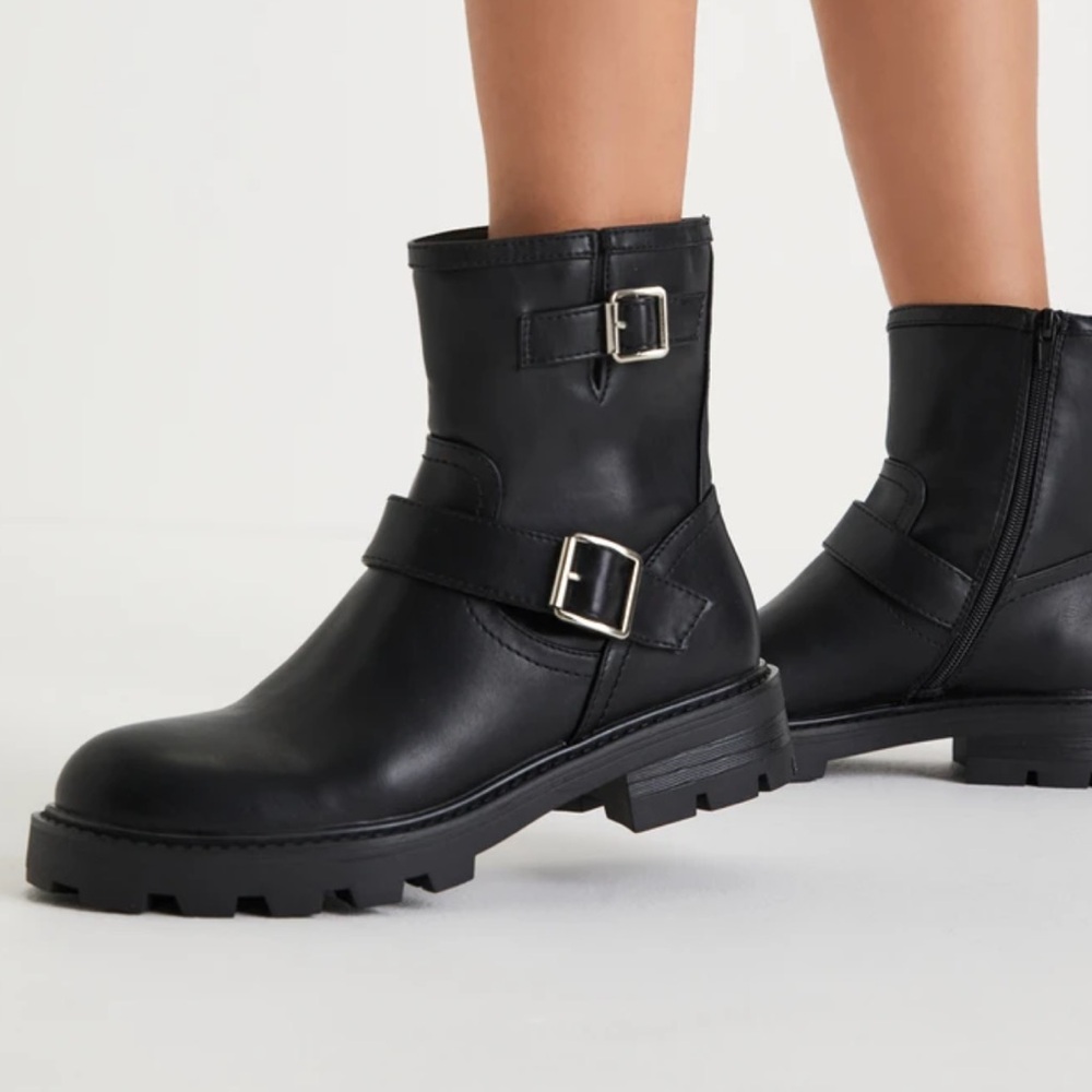 NWT. Madden Girl Fareway Paris Black Women's Combat Boots Size 7M